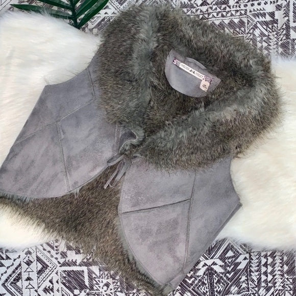 Chelsea & Violet Faux Fur Gray Vest. Size medium - Picture 1 of 7